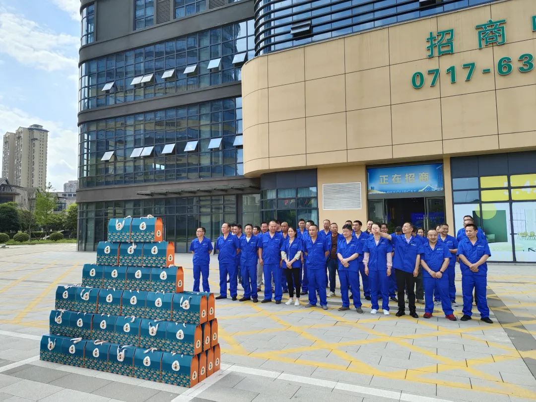 浓情端午送温暖——宜昌HY豪运国际(中国区)官方网站为三峡卷烟厂物流项目员工发放端午节福利