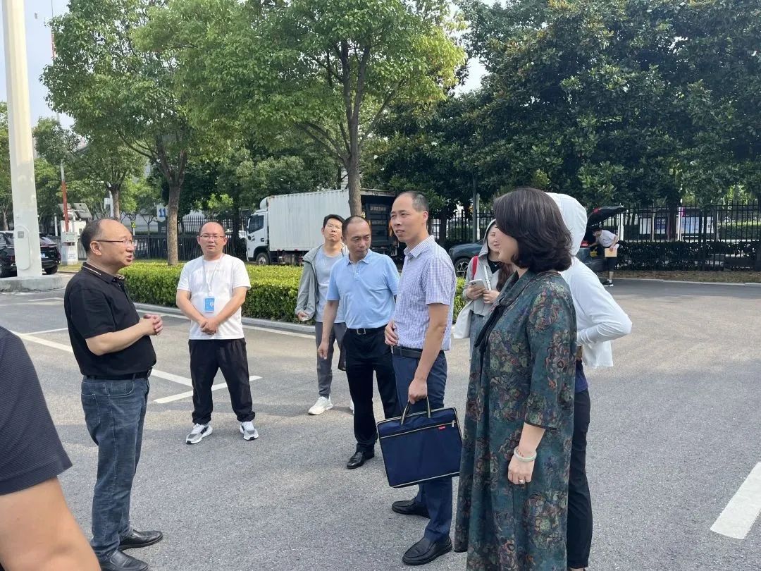 热烈欢迎武汉经开区人资局、武汉体育中心一行领导莅临HY豪运国际(中国区)官方网站驻武汉体育中心项目部考察指导